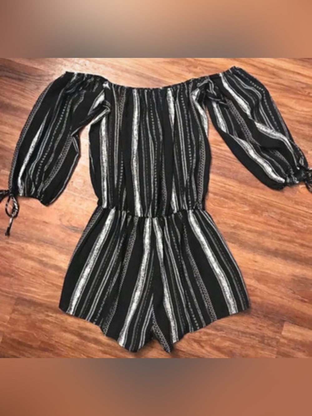 NWOT- 8-10 Honey Punch off the shoulder Y2K festival shorts pins, striped romper